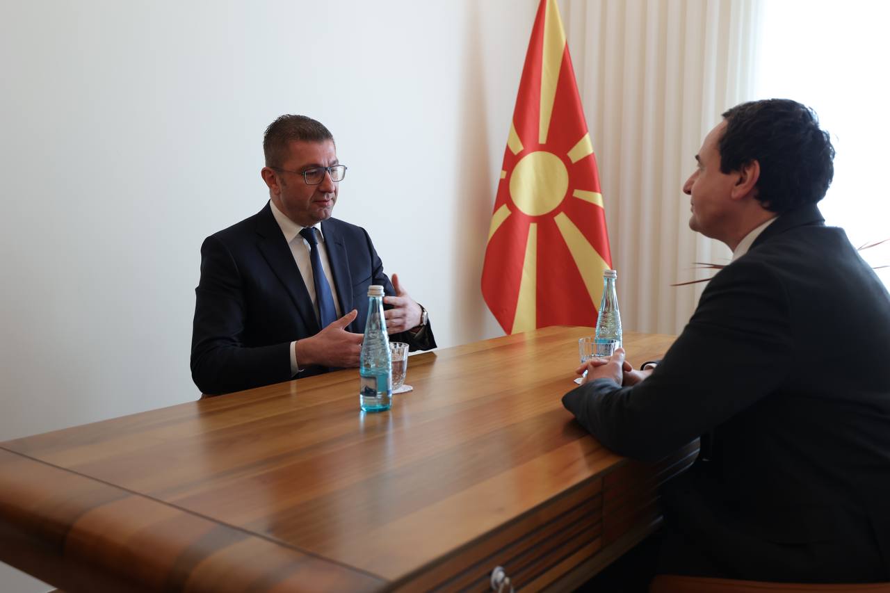 Mickoski nga Kosova: Ramë dakord për hapa konkretë të cilat do të kontribuojnë për përmirësimin e lidhjeve të transportit dhe energjetikës