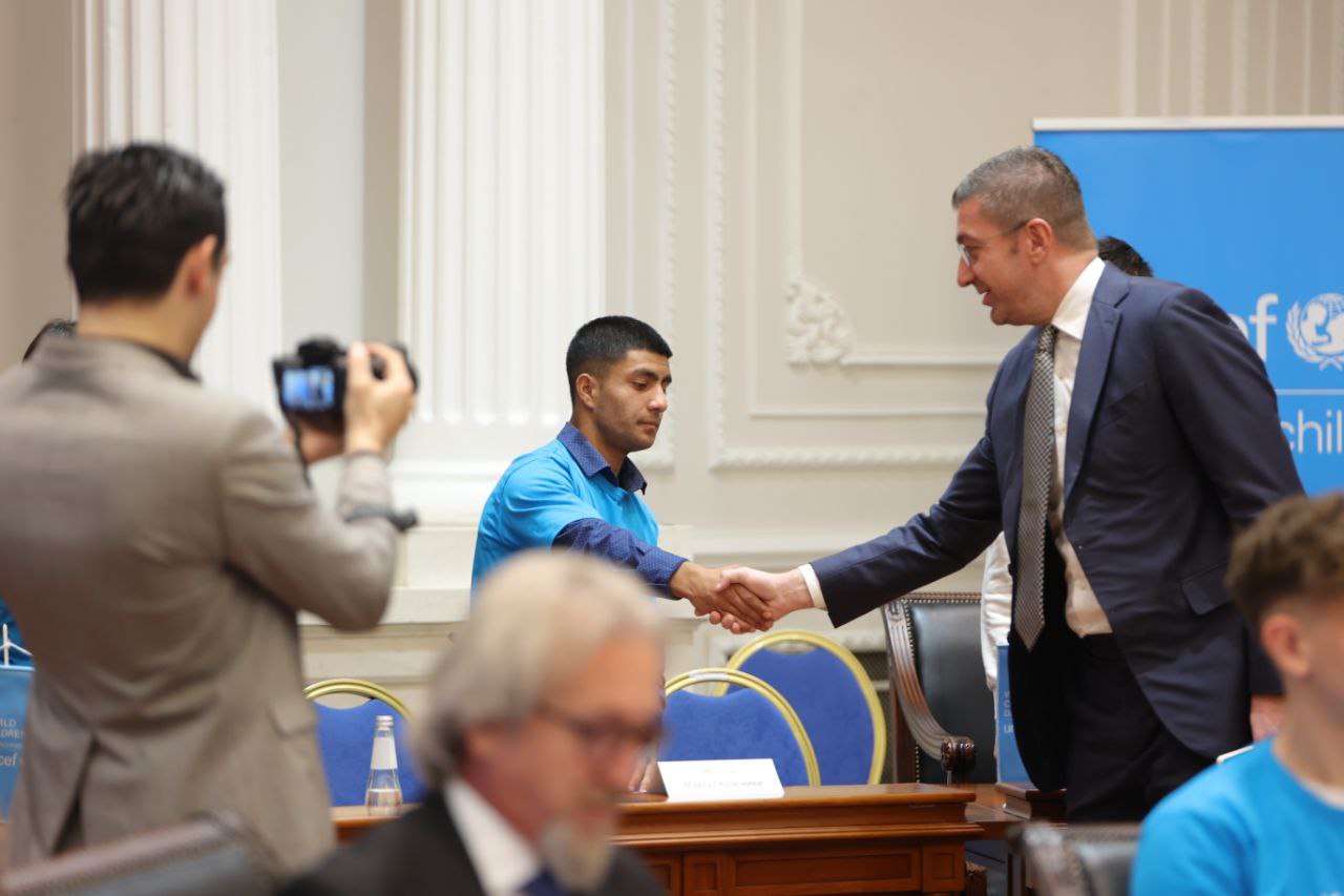 Mickoski me rastin e Ditës Botërore të Fëmijëve: Qëllimi ynë është të krijojmë programe arsimore që do t’i frymëzojnë fëmijët tanë të bëhen liderë