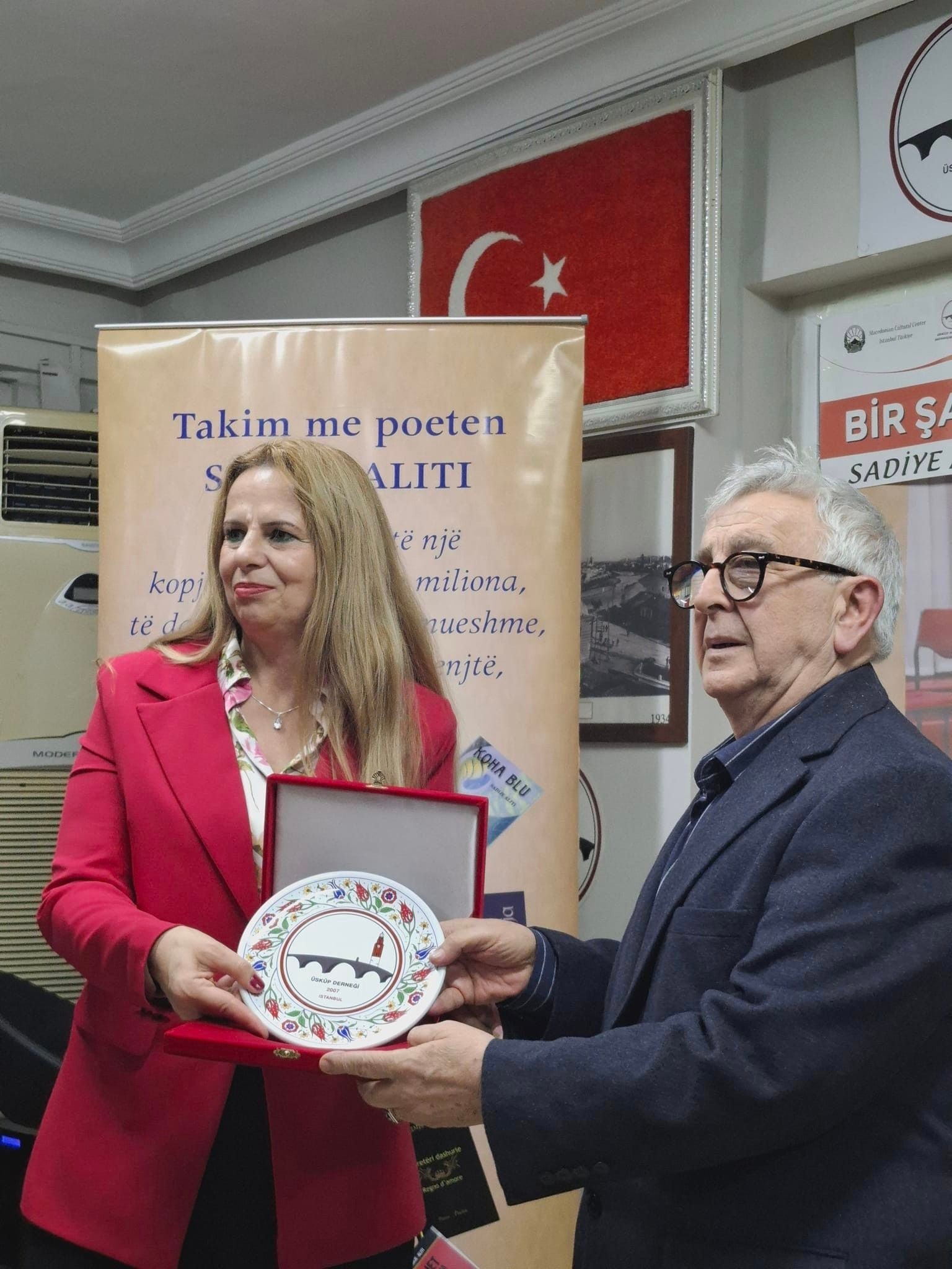 Sadije Aliti promovon krijimtarinë poetike në Stamboll