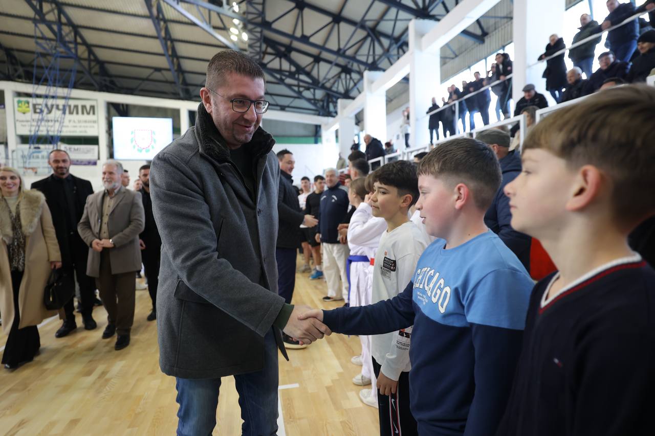 Mickoski: Është vënë në përdorim salla e rikonstruktuar sportive “25 Maji” në Komunën e Radovishit